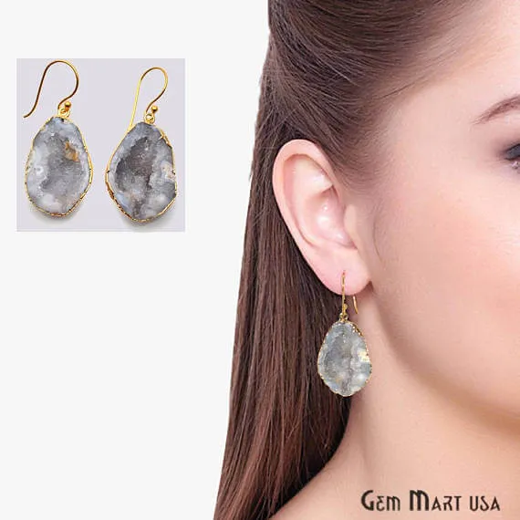 GemMartUSA Earrings White Geode Druzy Organic Shape 29x20mm Gold Electroplated Gemstone Dangle Hook Earring GemMartUSA Earrings White Geode Druzy Organic Shape 29x20mm Gold Electroplated Gemstone Dangle Hook Earring