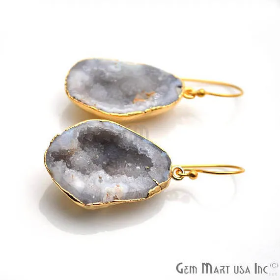 GemMartUSA Earrings White Geode Druzy Organic Shape 29x20mm Gold Electroplated Gemstone Dangle Hook Earring