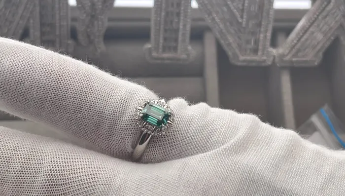 Minx London Rings Moissanite Rings Green Diamond Engagement Ring VVS1 10 CT Ring Emerald Engagement Ring Green Emerald Wedding Ring Moissanite Ring